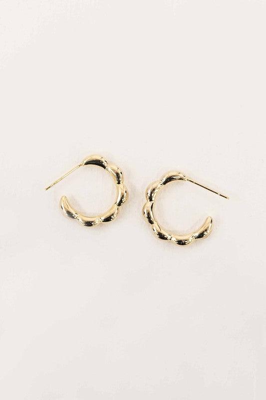 Scalloped Huggie Hoop Earrings - Sunday Golden