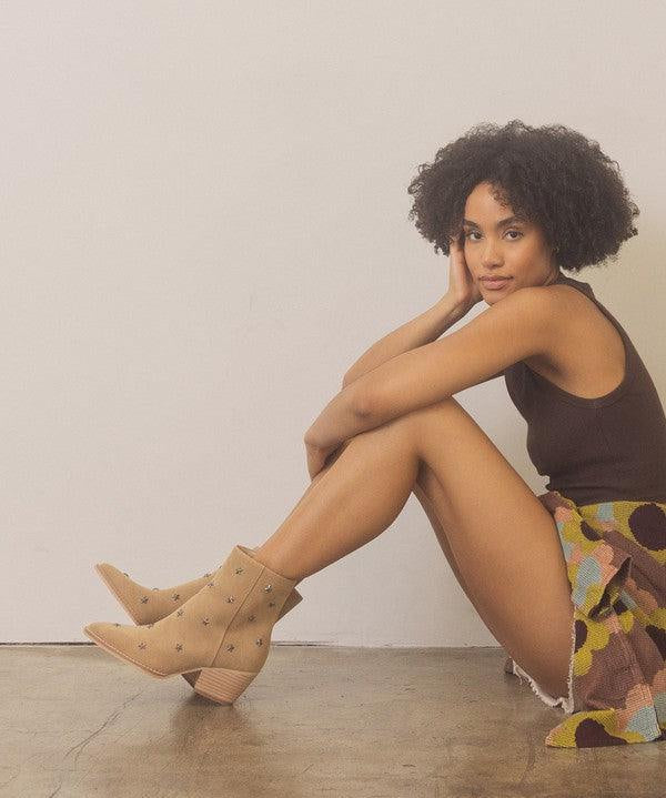 Ivanna - Star Studded Western Boots - Sunday Golden