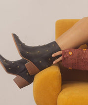 Ivanna - Star Studded Western Boots - Sunday Golden